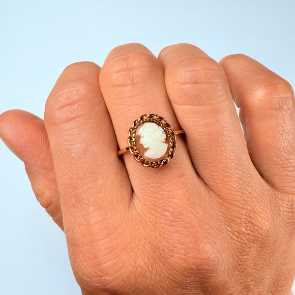 Estate Romany 10K Solid Yellow Gold Oval Muse Portrait Cameo Shell Vintage Ring - Picture 8 of 10